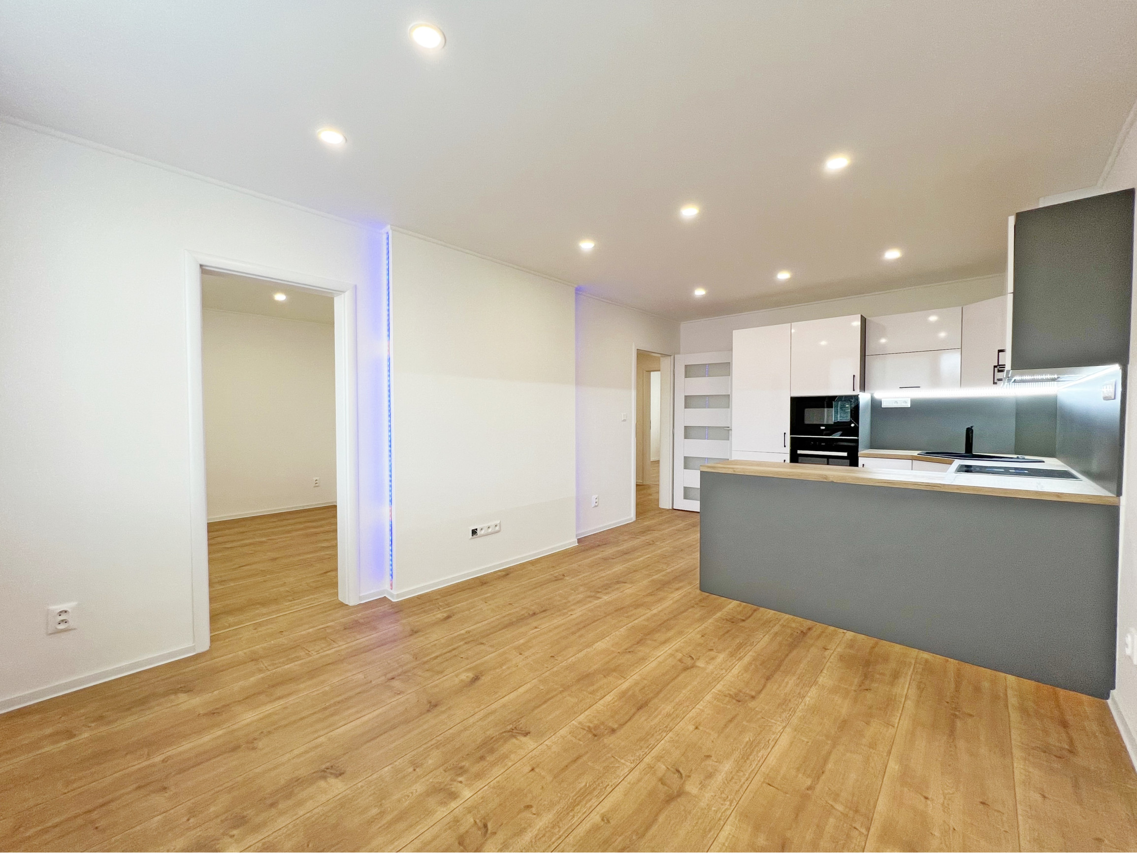 Veľký 4-izb. byt / Lukratívna lokalita / Komenského / Košice - Staré Mesto