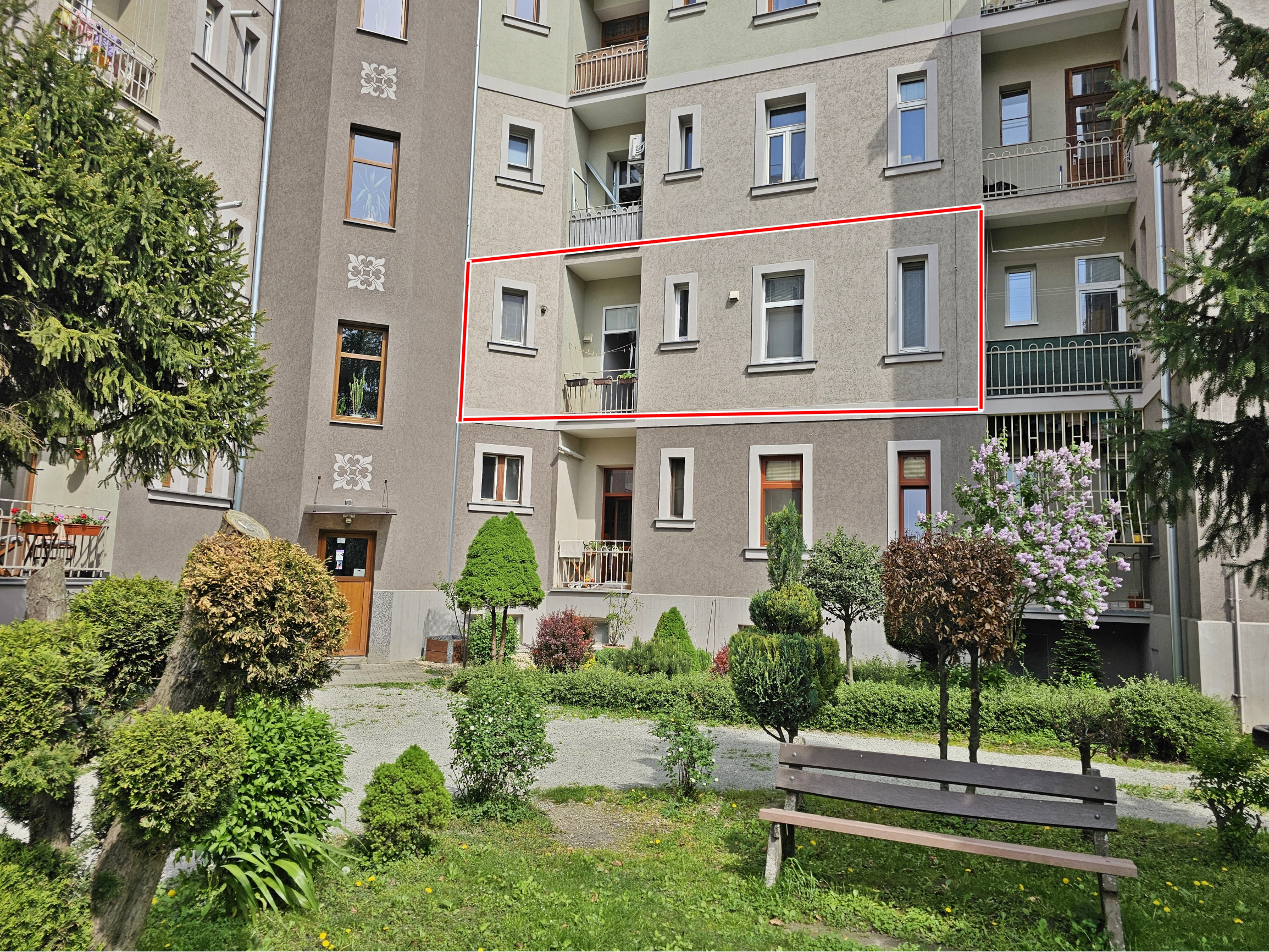 Tehlový 3 izbový byt s krásnym dvorom, 3x loggia,  predaj, Košice – juh, Krivá ulica