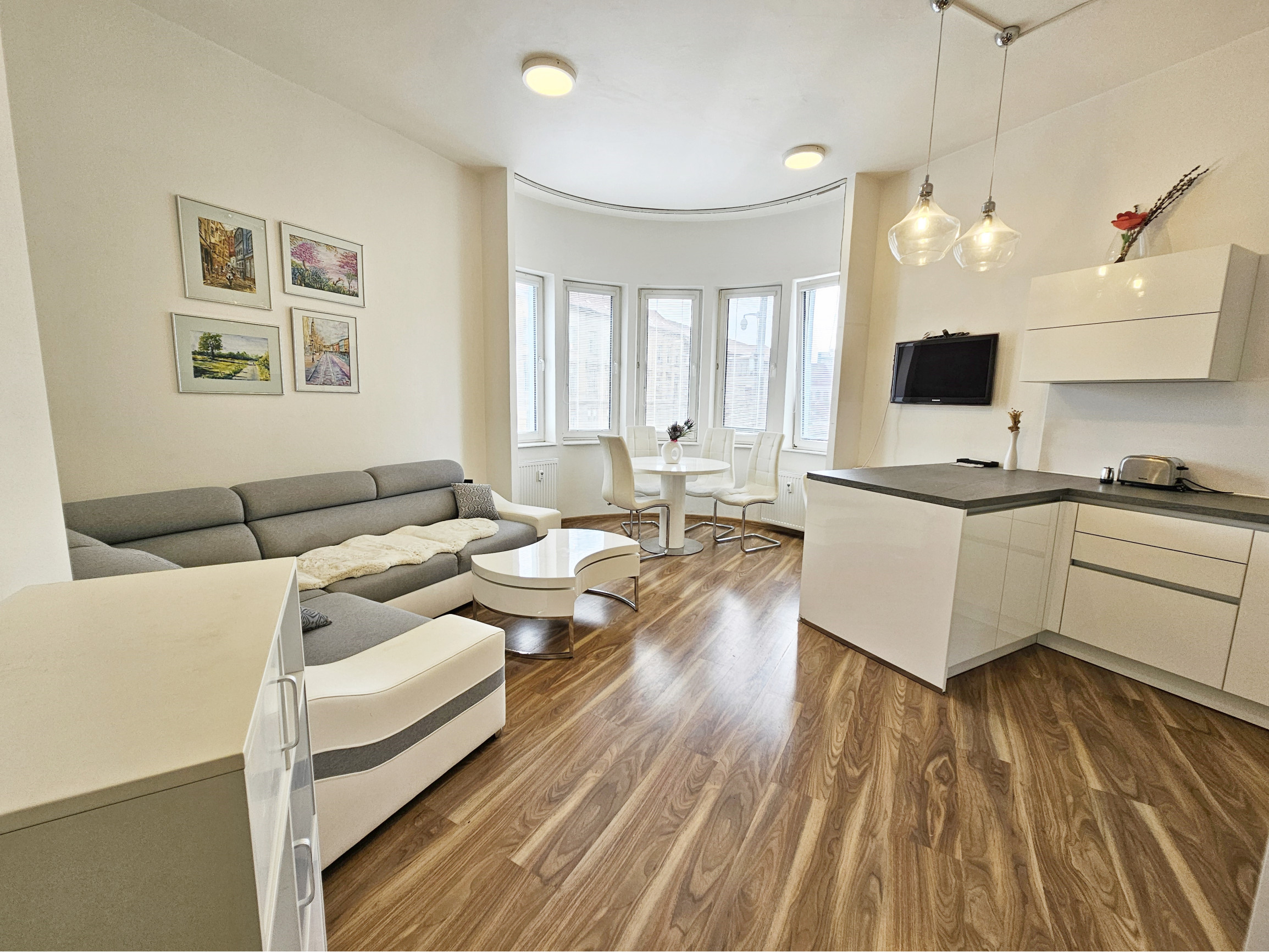 Štýlový mestský, 2 izbový byt, 51m2, prenájom, Škultétyho, Košice-Staré mesto