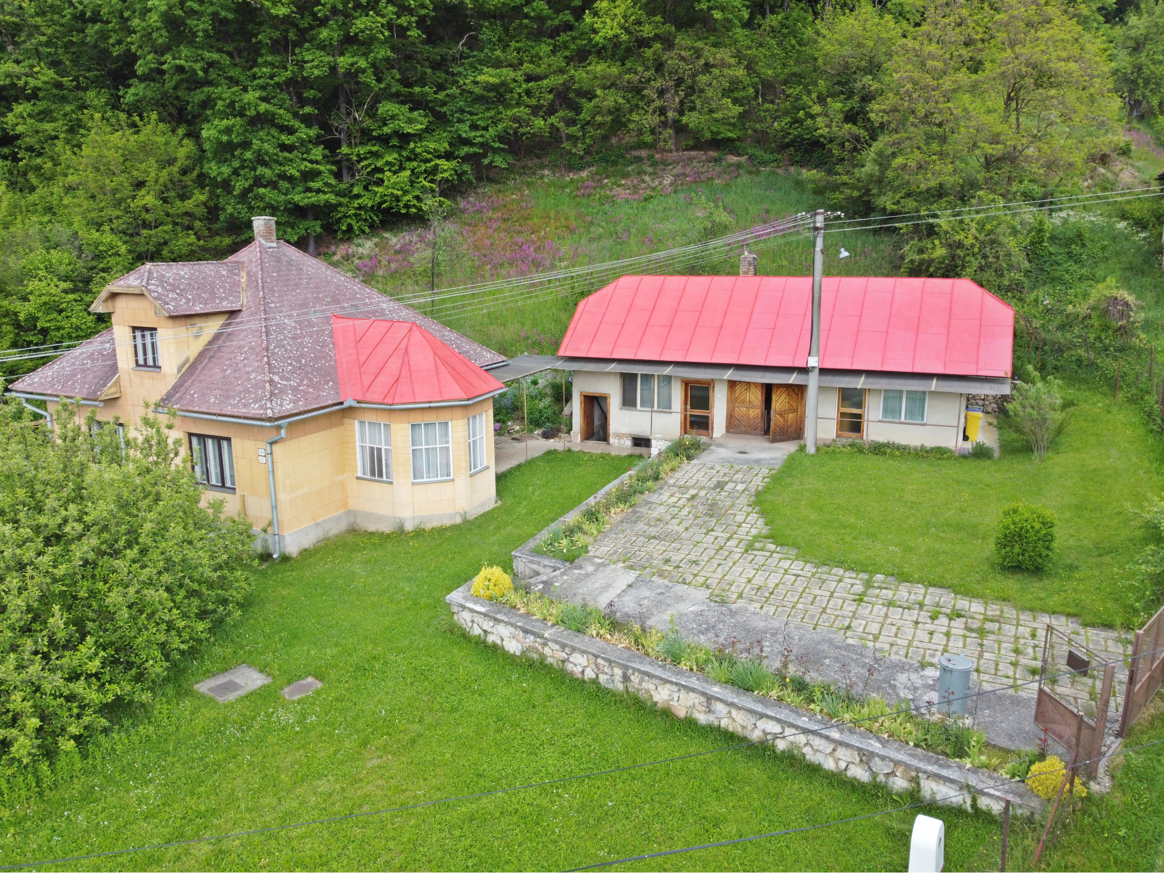 Pekný dom na krásnom mieste pod lesom, pozemok 2165m2, predaj, Medzev