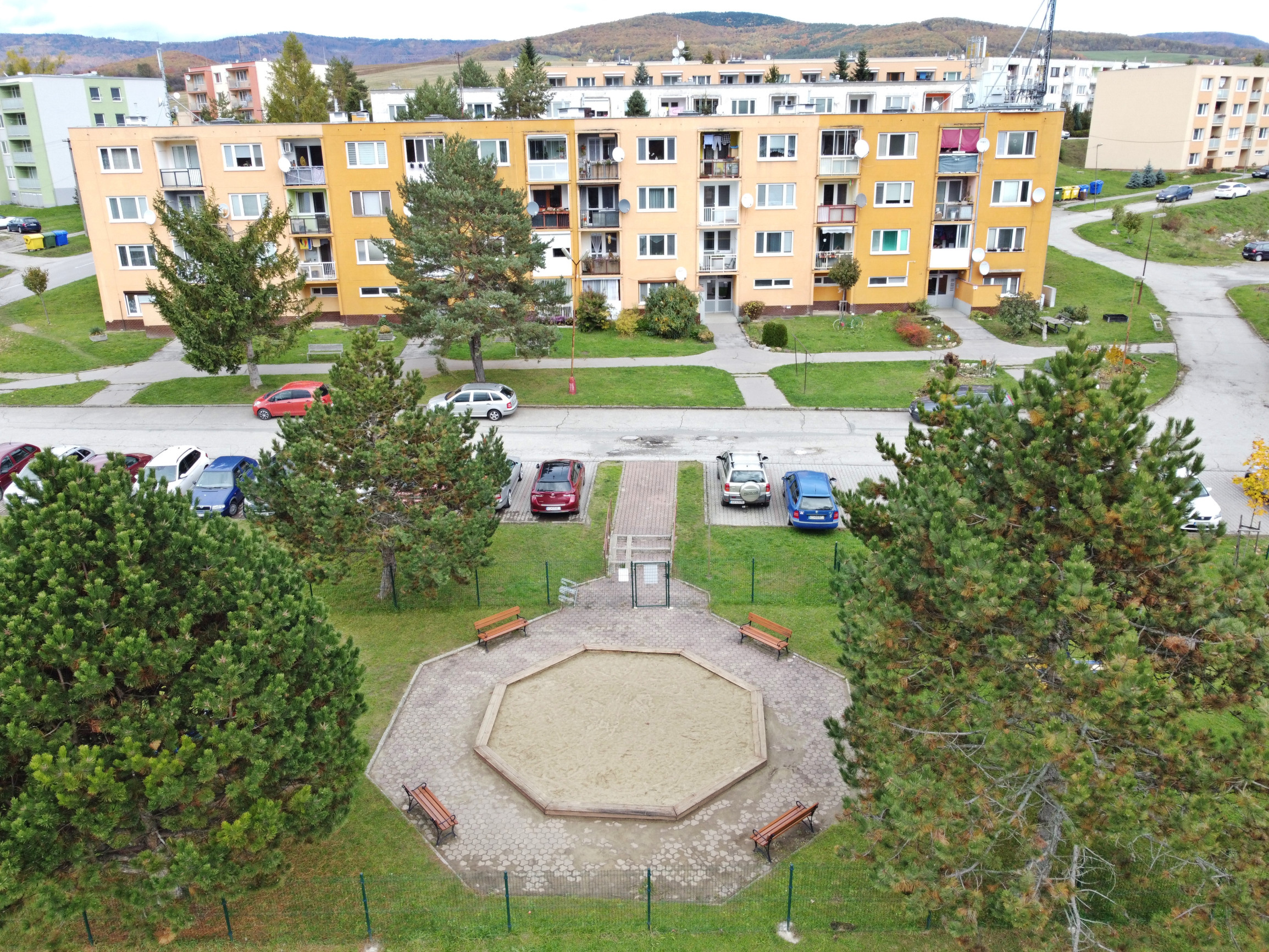 Príjemný 3 izbový byt v krásnom prostredí Medzeva, Sídlisko Mladosť, Košice – okolie