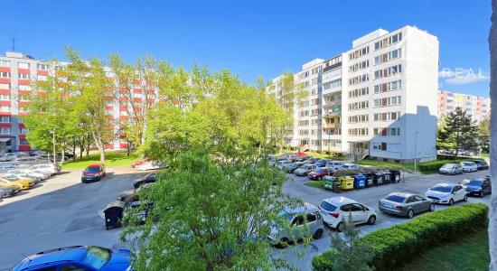 Priestranný 2-izb. byt (52 m2) / Námestie kozmonautov / Košice - Sídlisko nad Jazerom