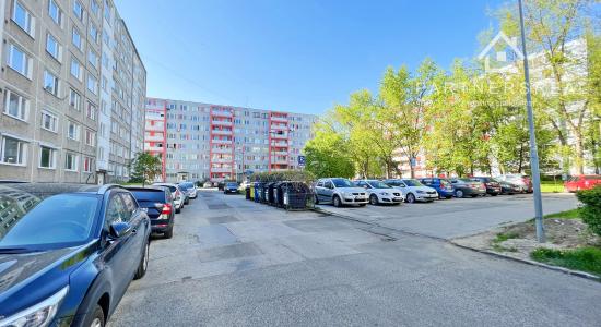 Priestranný 2-izb. byt (52 m2) / Námestie kozmonautov / Košice - Sídlisko nad Jazerom