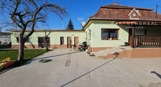 Šikovný murovaný rodinný dom 10x10m, s pozemkom 900m2 predaj, Tornyosnémeti, ulica Ady Endre