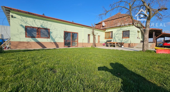 Šikovný murovaný rodinný dom 10x10m, s pozemkom 900m2 predaj, Tornyosnémeti, ulica Ady Endre