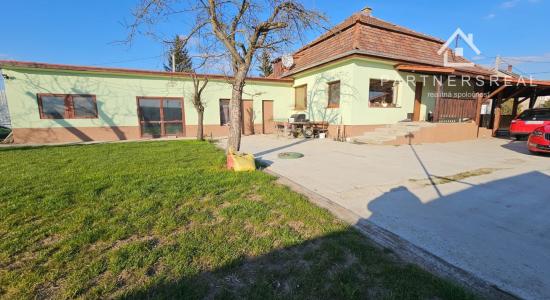 Šikovný murovaný rodinný dom 10x10m, s pozemkom 900m2 predaj, Tornyosnémeti, ulica Ady Endre