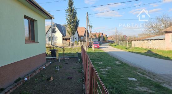 Šikovný murovaný rodinný dom 10x10m, s pozemkom 900m2 predaj, Tornyosnémeti, ulica Ady Endre