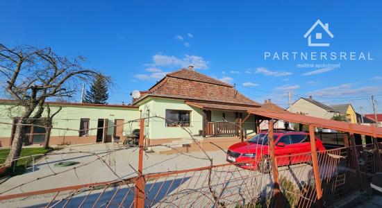 Šikovný murovaný rodinný dom 10x10m, s pozemkom 900m2 predaj, Tornyosnémeti, ulica Ady Endre