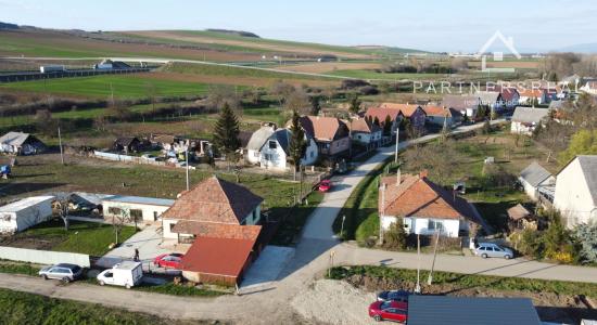 Šikovný murovaný rodinný dom 10x10m, s pozemkom 900m2 predaj, Tornyosnémeti, ulica Ady Endre