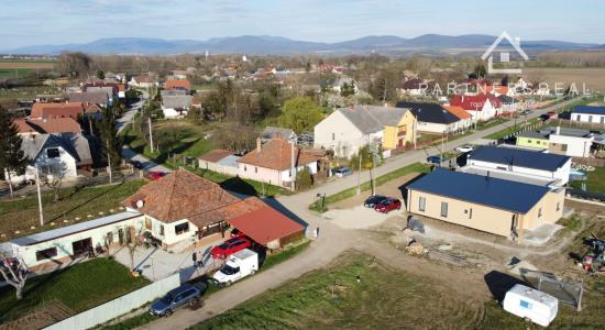 Šikovný murovaný rodinný dom 10x10m, s pozemkom 900m2 predaj, Tornyosnémeti, ulica Ady Endre