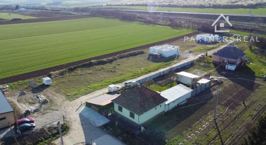 Šikovný murovaný rodinný dom 10x10m, s pozemkom 900m2 predaj, Tornyosnémeti, ulica Ady Endre