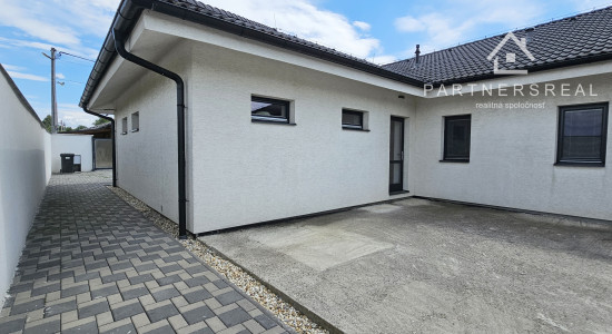 Novostavba bungalovu s rozlohou 250m2 a pozemkom 878m2, predaj, Rozhanovce, Košice – okolie