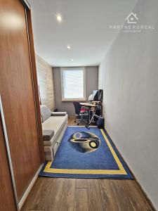 Menší 3 izb. byt, 54m2, po rekonštrukcií, prenájom, Uherova, KE – Terasa