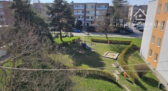 Menší 3 izb. byt, 54m2, po rekonštrukcií, prenájom, Uherova, KE – Terasa