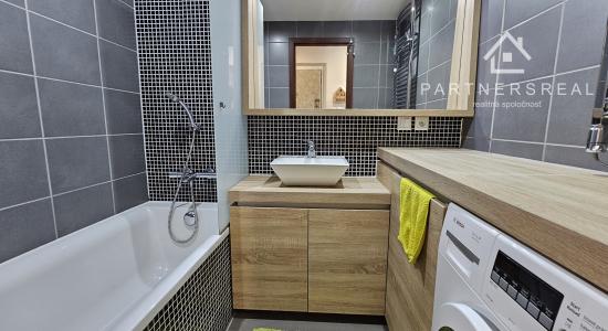 Menší 3 izb. byt, 54m2, po rekonštrukcií, prenájom, Uherova, KE – Terasa