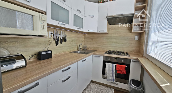 Menší 3 izb. byt, 54m2, po rekonštrukcií, prenájom, Uherova, KE – Terasa