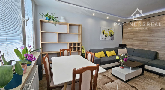 Menší 3 izb. byt, 54m2, po rekonštrukcií, prenájom, Uherova, KE – Terasa