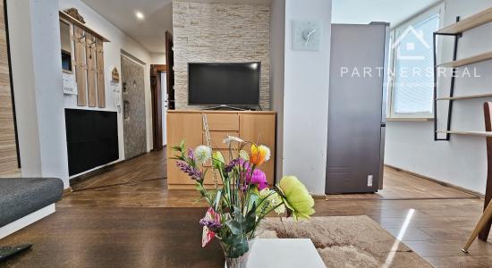 Menší 3 izb. byt, 54m2, po rekonštrukcií, prenájom, Uherova, KE – Terasa