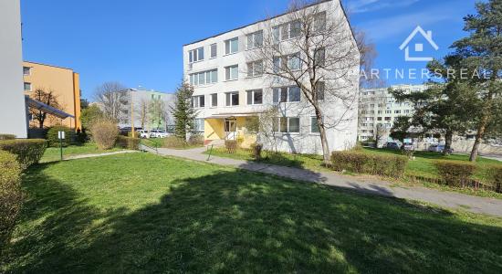 Menší 3 izb. byt, 54m2, po rekonštrukcií, prenájom, Uherova, KE – Terasa