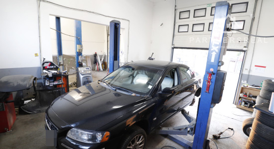 Zabehnutý plne vybavený auto a pneuservis 160m2, prenájom, Textilná – Košice