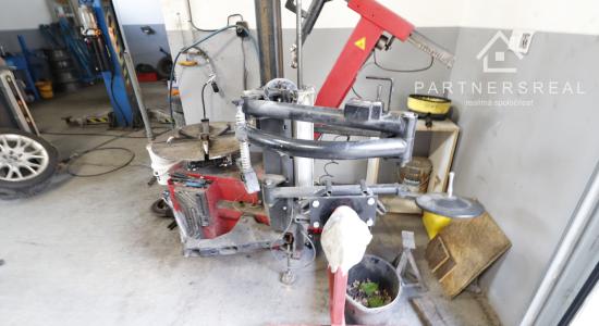 Zabehnutý plne vybavený auto a pneuservis 160m2, prenájom, Textilná – Košice