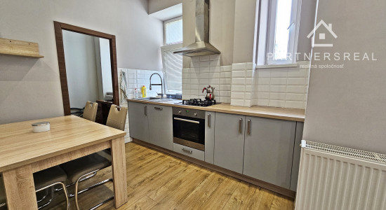 Tehlový 3 izbový byt s krásnym dvorom, 3x loggia,  predaj, Košice – juh, Krivá ulica