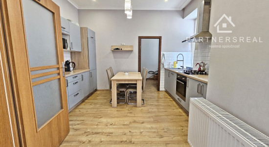 Tehlový 3 izbový byt s krásnym dvorom, 3x loggia,  predaj, Košice – juh, Krivá ulica