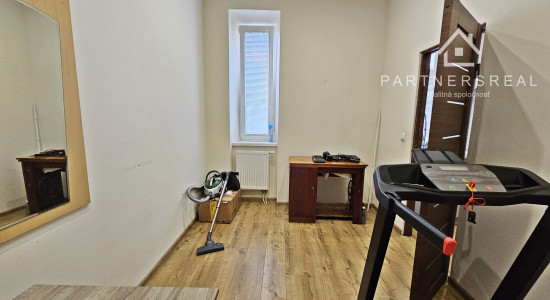 Tehlový 3 izbový byt s krásnym dvorom, 3x loggia,  predaj, Košice – juh, Krivá ulica