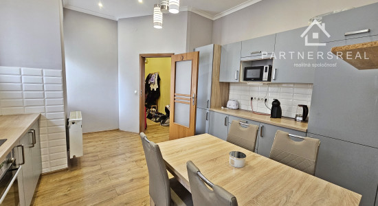 Tehlový 3 izbový byt s krásnym dvorom, 3x loggia,  predaj, Košice – juh, Krivá ulica