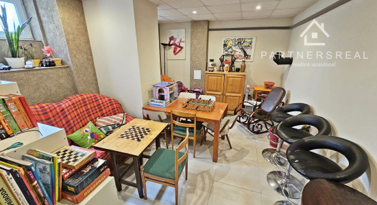 Tehlový 3 izbový byt s krásnym dvorom, 3x loggia,  predaj, Košice – juh, Krivá ulica