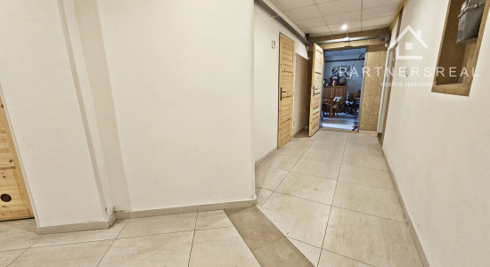 Tehlový 3 izbový byt s krásnym dvorom, 3x loggia,  predaj, Košice – juh, Krivá ulica