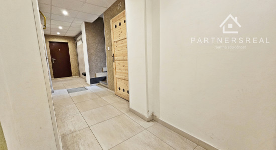 Tehlový 3 izbový byt s krásnym dvorom, 3x loggia,  predaj, Košice – juh, Krivá ulica