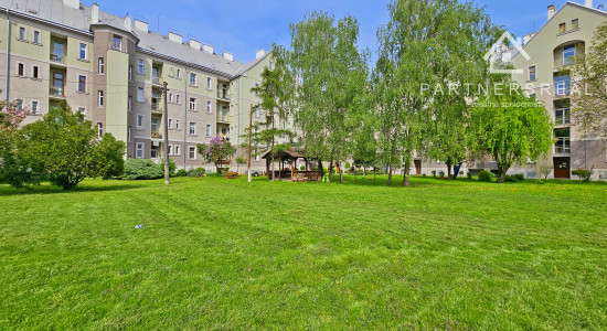 Tehlový 3 izbový byt s krásnym dvorom, 3x loggia,  predaj, Košice – juh, Krivá ulica