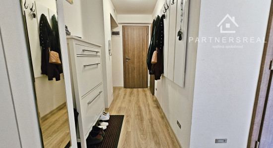 Tehlový, priestranný 2 izbový byt 66m2, predaj, Malá Praha, Zimná, Košice