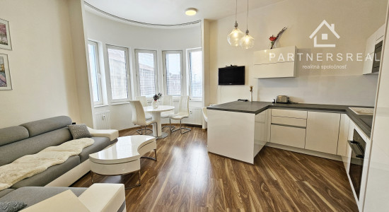 Štýlový mestský, 2 izbový byt, 51m2, prenájom, Škultétyho, Košice-Staré mesto