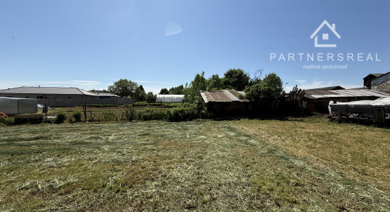 Veľký stavebný pozemok (1913 m2) / Žarnov / Košice – okolie