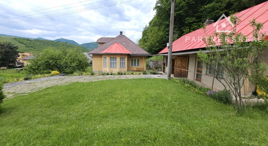 Pekný dom na krásnom mieste pod lesom, pozemok 2165m2, predaj, Medzev