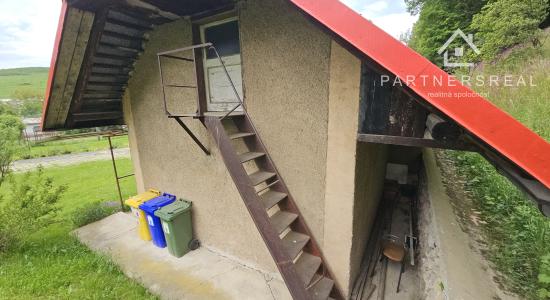 Pekný dom na krásnom mieste pod lesom, pozemok 2165m2, predaj, Medzev