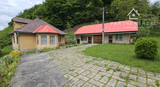 Pekný dom na krásnom mieste pod lesom, pozemok 2165m2, predaj, Medzev