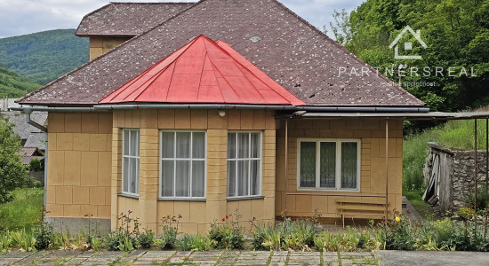 Pekný dom na krásnom mieste pod lesom, pozemok 2165m2, predaj, Medzev