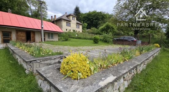 Pekný dom na krásnom mieste pod lesom, pozemok 2165m2, predaj, Medzev