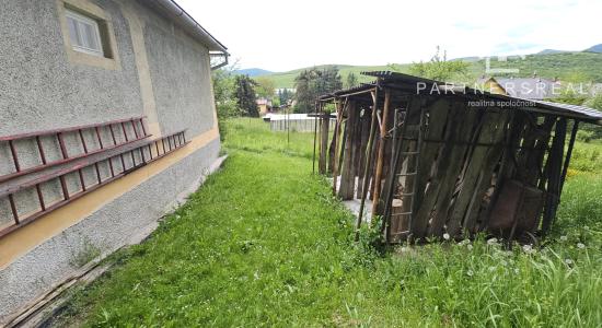 Pekný dom na krásnom mieste pod lesom, pozemok 2165m2, predaj, Medzev