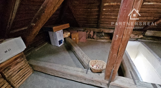 Pekný dom na krásnom mieste pod lesom, pozemok 2165m2, predaj, Medzev