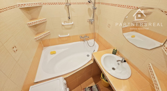 Veľký 2 izb. byt, 58m2 + loggia, prenájom, Krosnianska 77, Košice – Dargovských hrdinov