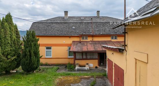 Na predaj- Rodinný dom s veľkým pozemkom v Lipanoch