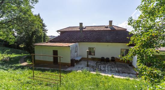 Na predaj: Rodinný dom s hektárovým pozemkom a vínnou pivnicou, Košice – Vyšné Opátske