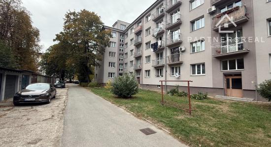 Kompletne zrekonštruovaný tehlový 3-izbový byt (60 m²) / Kisdyho ulica / Košice
