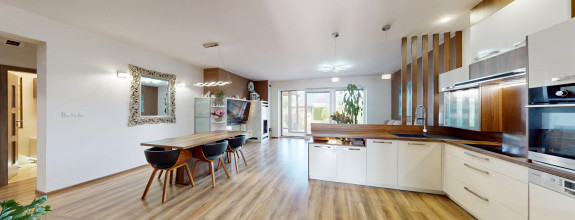 Prímestské bývanie v radovom dome so záhradou, predaj, Košice - Krásna