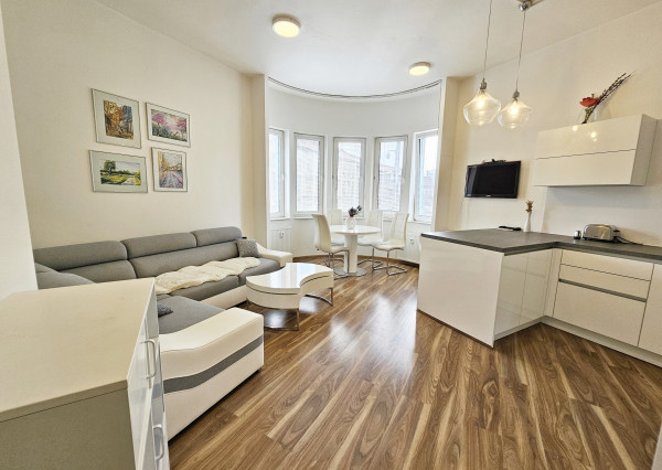 Štýlový mestský, 2 izbový byt, 51m2, prenájom, Škultétyho, Košice-Staré mesto