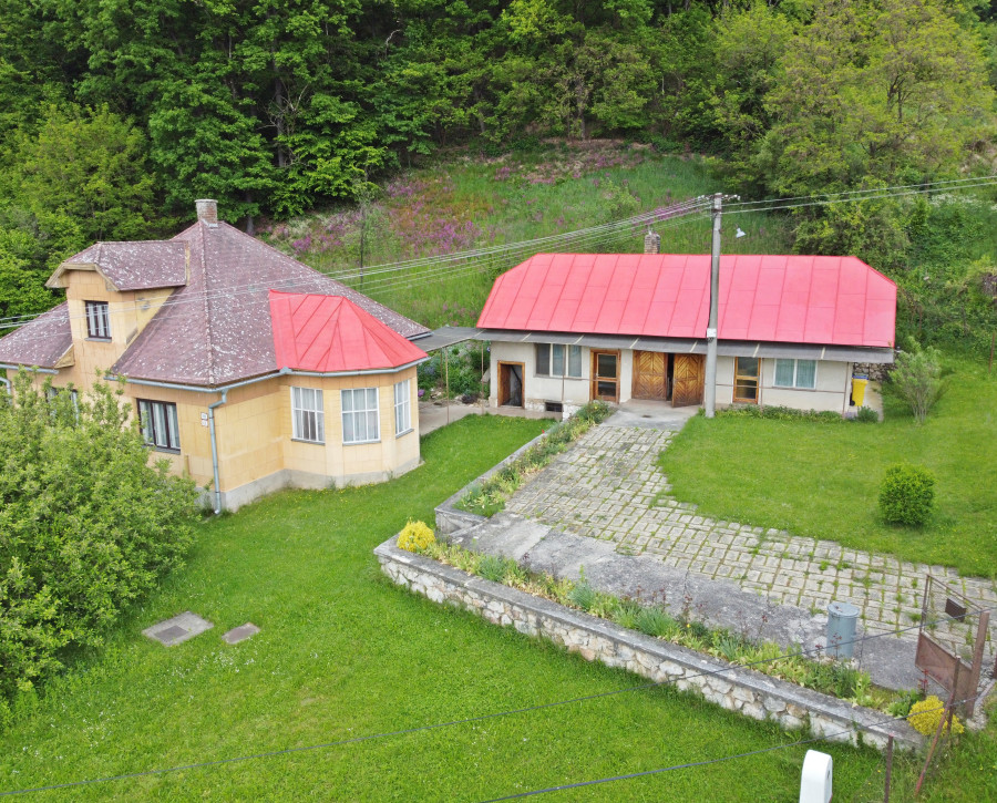 Pekný dom na krásnom mieste pod lesom, pozemok 2165m2, predaj, Medzev